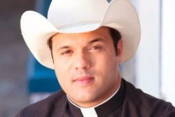 padre_alessandro_campos1