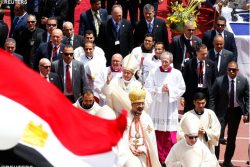 Mídia, segurança e multidão: o segundo dia do Papa no Cairo Mídia, segurança e multidão: o segundo dia do Papa no Cairo
