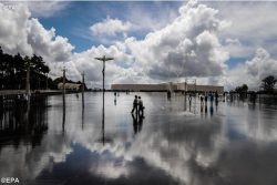 Com Maria, peregrino na esperança e na paz. O Papa rumo a Fatima Com Maria, peregrino na esperança e na paz. O Papa rumo a Fatima