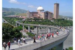 Dez anos de Aparecida: desafios e caminhos da missão na América Latina Dez anos de Aparecida: desafios e caminhos da missão na América Latina