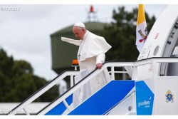 Papa chega a Portugal como "peregrino na esperança e na paz" Papa chega a Portugal como "peregrino na esperança e na paz"
