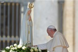 Papa em Fátima, “com Maria, peregrino na esperança e na paz”