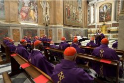 Papa celebra com cardeais o Jubileu de Prata de sua ordenação episcopal