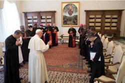 Pesar do Papa por bispo africano impedido de tomar posse de sua Igreja