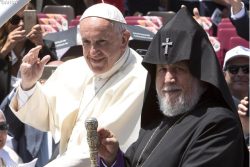 Pintora doa um quadro ao Papa por sua visita à Armênia Pintora doa um quadro ao Papa por sua visita à Armênia