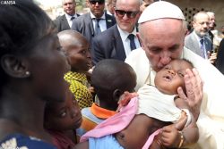 Bangui: lançada pedra fundamental de hospital financiado pela Santa Sé