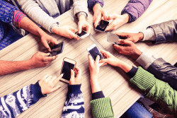 jovens-celular
